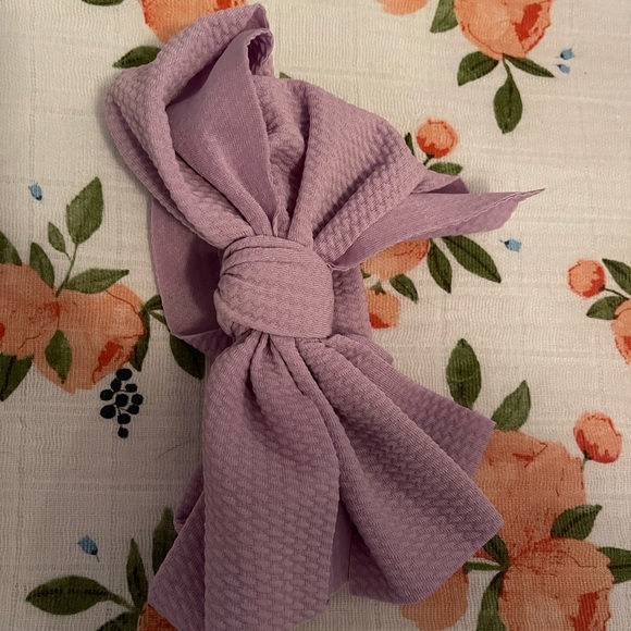 2/$10 PatPat Bows - Picture 2 of 2